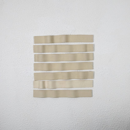 Escultura de parede em cerâmica autoral Dunas, inspirada nas dunas do litoral brasileiro – Molle Design
