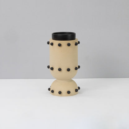 Peça Pingos em cerâmica autoral feita à mão, coleção Raízes do Sul – Molle Design
