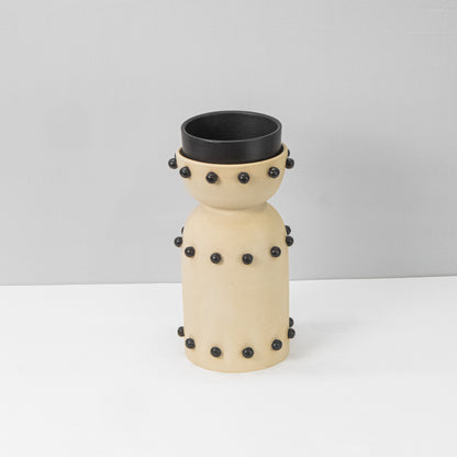 Peça Pingos em cerâmica autoral feita à mão, coleção Raízes do Sul – Molle Design

