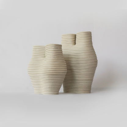 Escultura de cerâmica autoral Ninho nº 1, feita à mão, com forma orgânica – Molle Design
