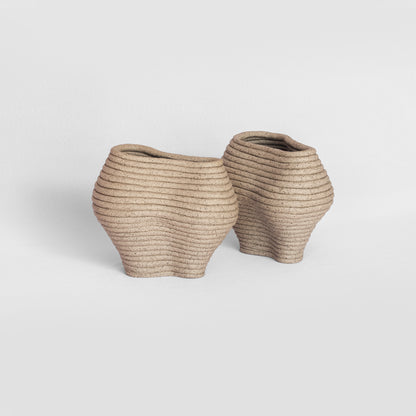 Escultura de cerâmica autoral Ninho nº 4, feita à mão, com volumes orgânicos – Molle Design
